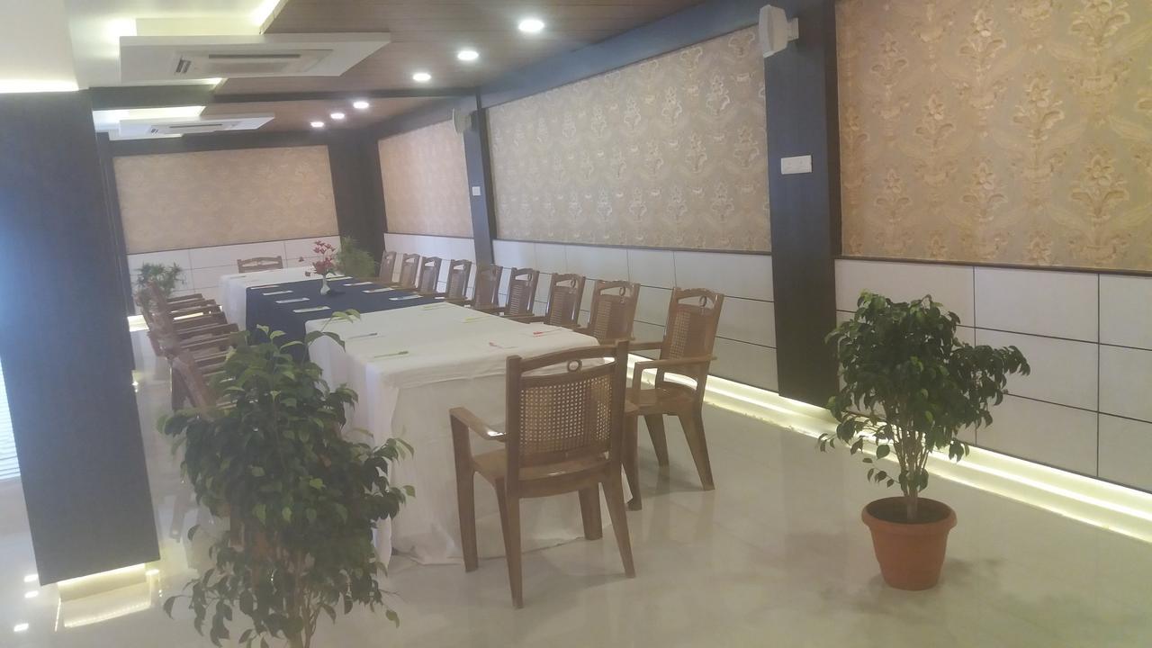 Kr Residency 호텔 Kānādukāttān 외부 사진